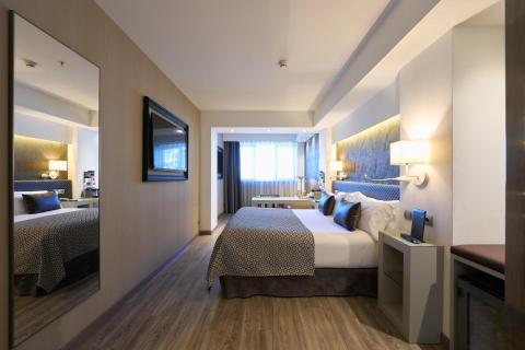 Catalonia Square 4* Sup